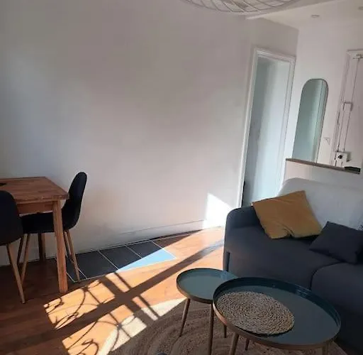 Tres Parisien Et Ensoleille
